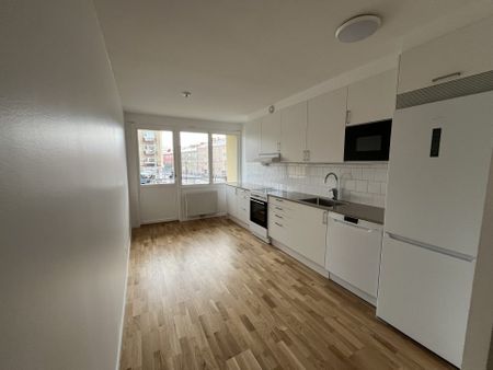 Storgatan 51 (3rok) Nyrenoverad, bilder i annons! - Photo 4