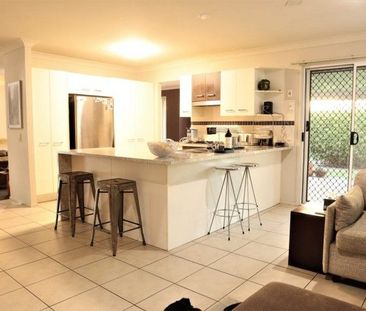 4 Bedroom 2 Bathroom 2 Car Garage Airconditioned Fully Fenced - Photo 5