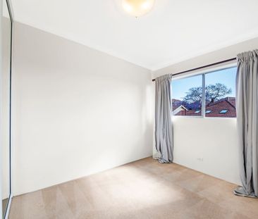 Spacious Apartment with North-Facing Mosman Bay Views - Photo 5