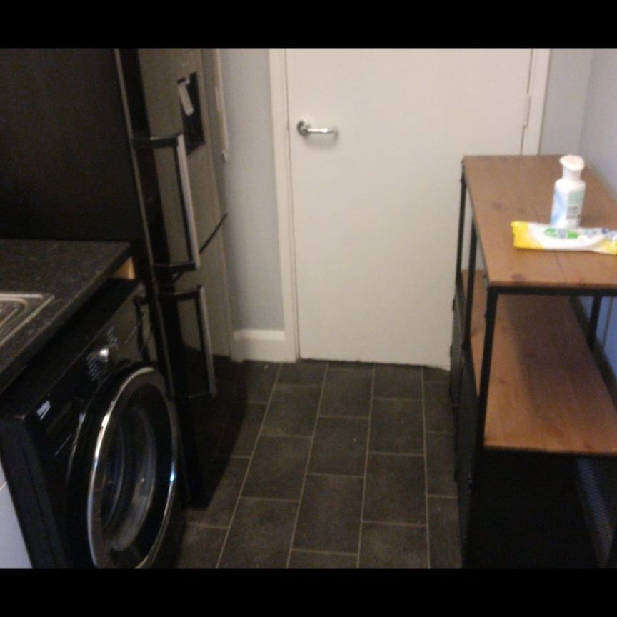 1 Bed Flat, London, SE22 - Photo 1