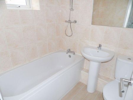 3 bed semi-detached house to rent in NE28 - Photo 4