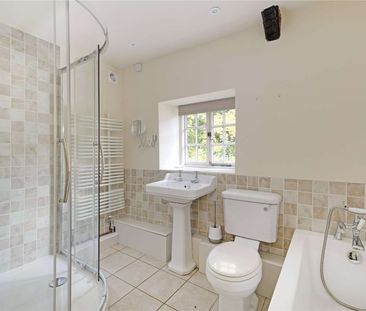 Spacious and charming family home in the village of Tunley. - Photo 6