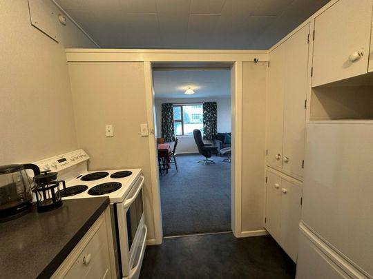 Fully furnished and a fantastic location! - Photo 1