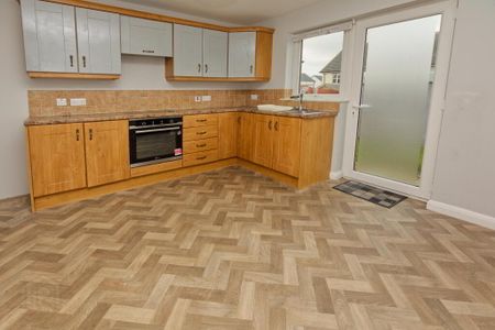 92 Main Street, Carrowdore, BT22 2HW - Photo 5