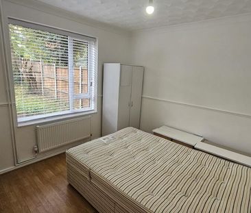 1 bedroom in a house share to rent - Photo 6
