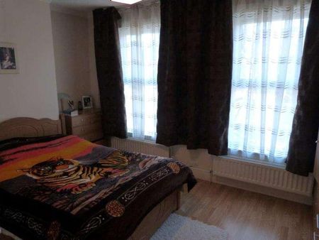 Hawthorn Road, Edmonton, N18 - Photo 2