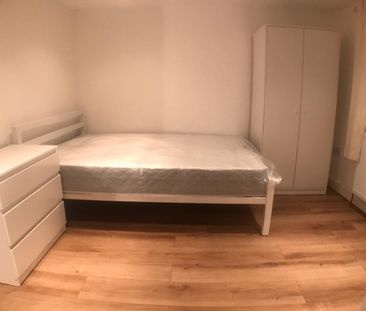 Studio Flat, Park Road, IG1 - Photo 1