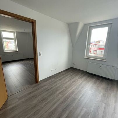 Dachgeschosswohnung in Fraureuth mit Einbauküche - Photo 1