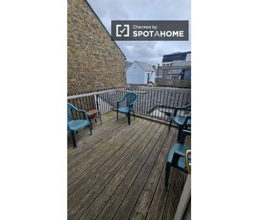 Room in shared apartment for rent in The Coombe, Dublin - Photo 2