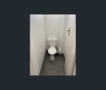 SPACIOUS APARTMENT - GREAT KITCHEN AND BATHROOM!! - Photo 4