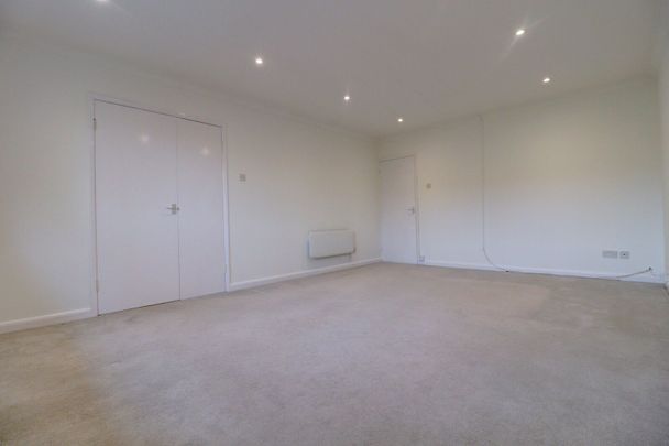 2 bedroom flat to rent, - Photo 1