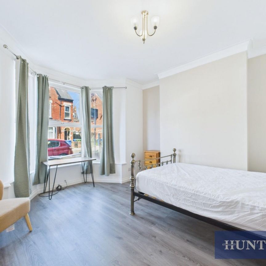 1 bedroom Flat To Let - Photo 1