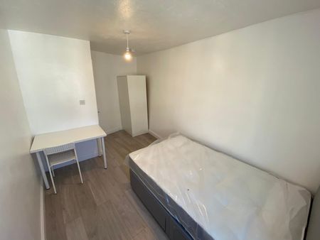 2 Bed Flat, Western Road, BN3 - Photo 3