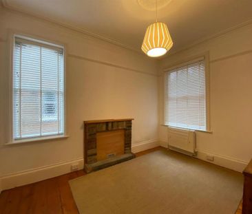 4 bedroom semi-detached house to rent - Photo 2