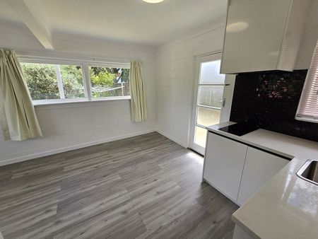 One Bedroom Sunny Flat in Hillcrest - Photo 2