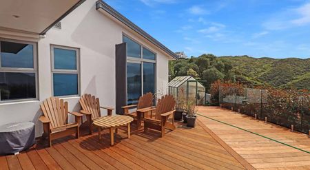 Immaculately presented executive four-bedroom family home - Photo 2