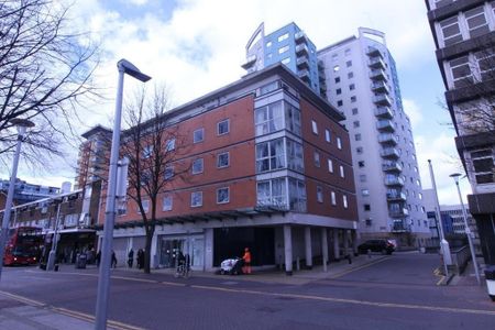 2 Bed Flat, Centreway Apartments, IG1 - Photo 2
