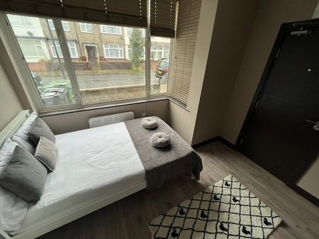 Room in a Shared House, Woodmansterne Road, SW16 - Photo 4