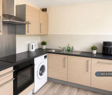 1 bedroom in a flat share to rent - Photo 3