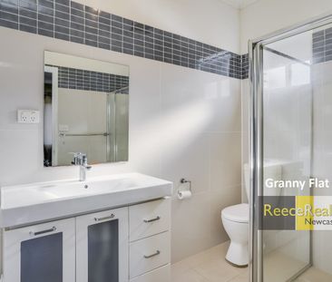 One-Bedroom Granny Flat *Water + Lawns Inclusive* - Photo 6