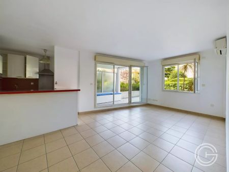 Location Appartement 2 pièces 53m² ST LAURENT DU VAR 06700 - Photo 2