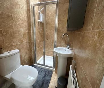 1 bedroom in a house share to rent - Photo 4