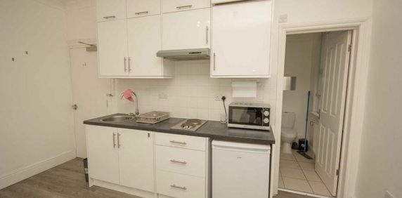 Studio to rent - Photo 2