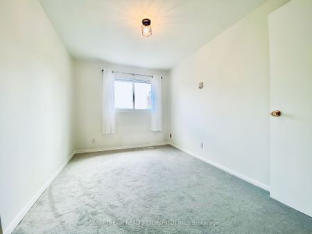 For Lease - 2020 Pharmacy Avenue Unit# 2, Toronto, Ontario - Photo 2