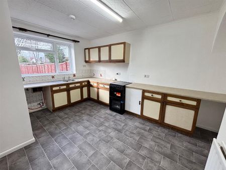 3 bedroom semi-detached house to rent - Photo 5