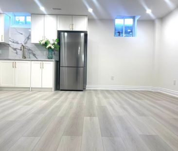 For Lease - 252 Borealis Avenue, Aurora, Ontario - Photo 2