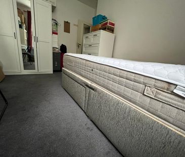 Room in a Shared Flat, Australia Road, W12 - Photo 1