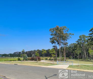 Park front 4-bedroom family home in the Heart of Colebee - Walk to ... - Photo 6