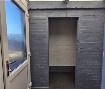 3 bedroom end of terrace house to rent - Photo 1