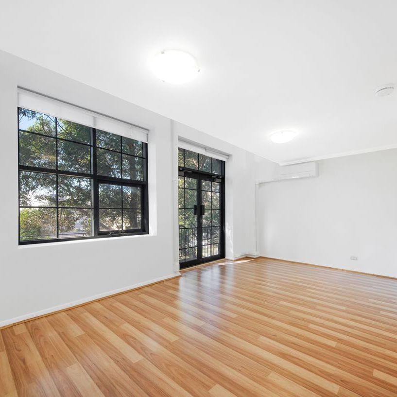 Dual-Level Boutique Loft Apartment - Photo 1