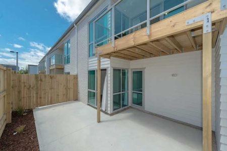 Spacious and sunny executive two bedroom apartments only a few minutes walk to Waikato Hospital. - Photo 2