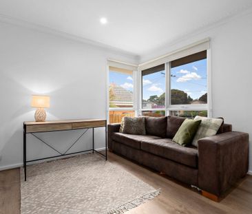 Space, Style and Convenience in Court Locale - Photo 1