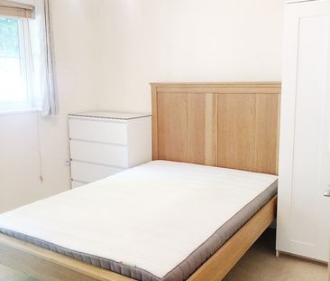 6 Bed Terraced House, Jekyll Close, BS16 - Photo 2