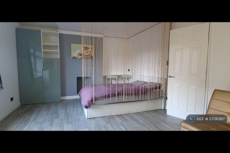 Studio to rent - Photo 5