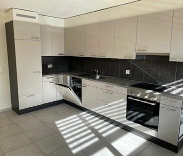 Family apartment with 4.5 rooms and closed balcony! - Photo 3