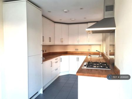 2 bedroom semi-detached house to rent - Photo 5