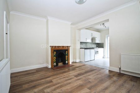 Price £2,100 pcm - Available 09/12/2025 - Unfurnished - Photo 2