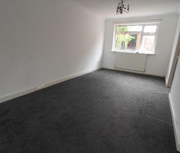 3 bedroom end of terrace house to rent - Photo 4