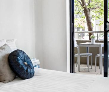 Stunning oversized apartment in a peaceful pocket of Richmond! - Photo 3