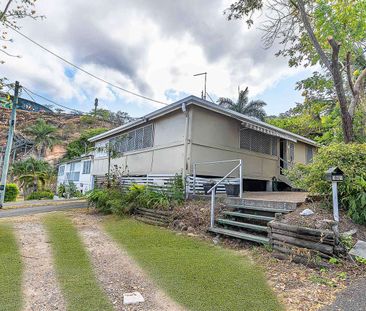 Spacious Three-Bedroom Home in the Heart of Townsville City! - Photo 2