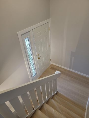 Renovated 4 Bedroom Duplex near Knox Mountain - Photo 4