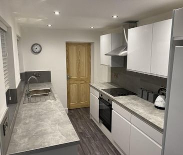 4 bedroom terraced house to rent - Photo 3