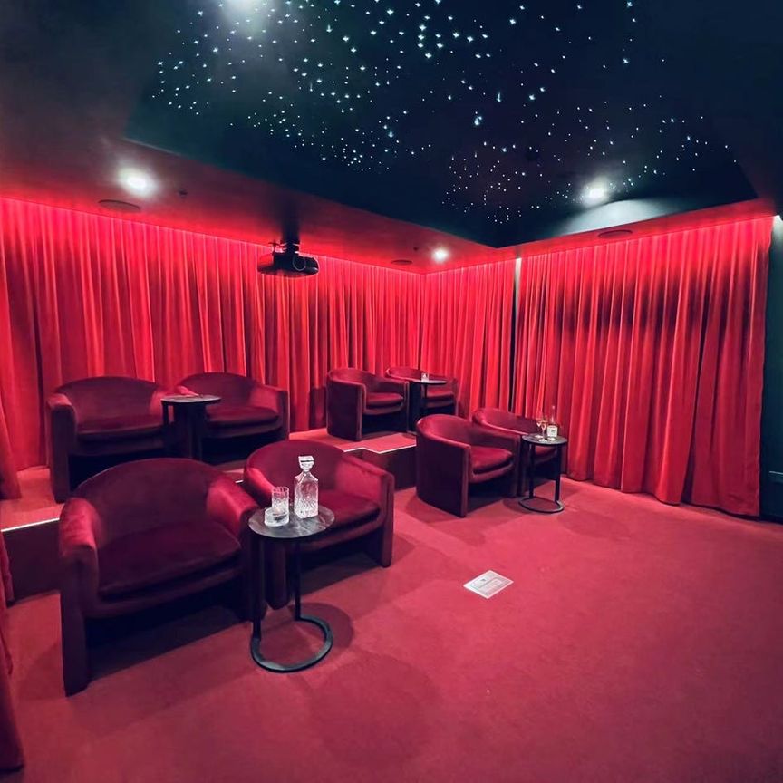 Iconic Building LANDMARK 1 Bedroom Apartment with Spacious Balcony - Photo 1