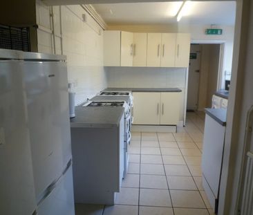 1 bed Apartment - To Let - Photo 5