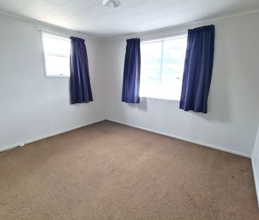 MANGERE - 3 bedroom house + 3 Brm and Office - Photo 2