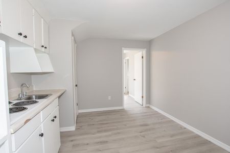 355 Glenridge Ave, St. Catharines - All Inclusive Bachelor Apartment - Photo 5